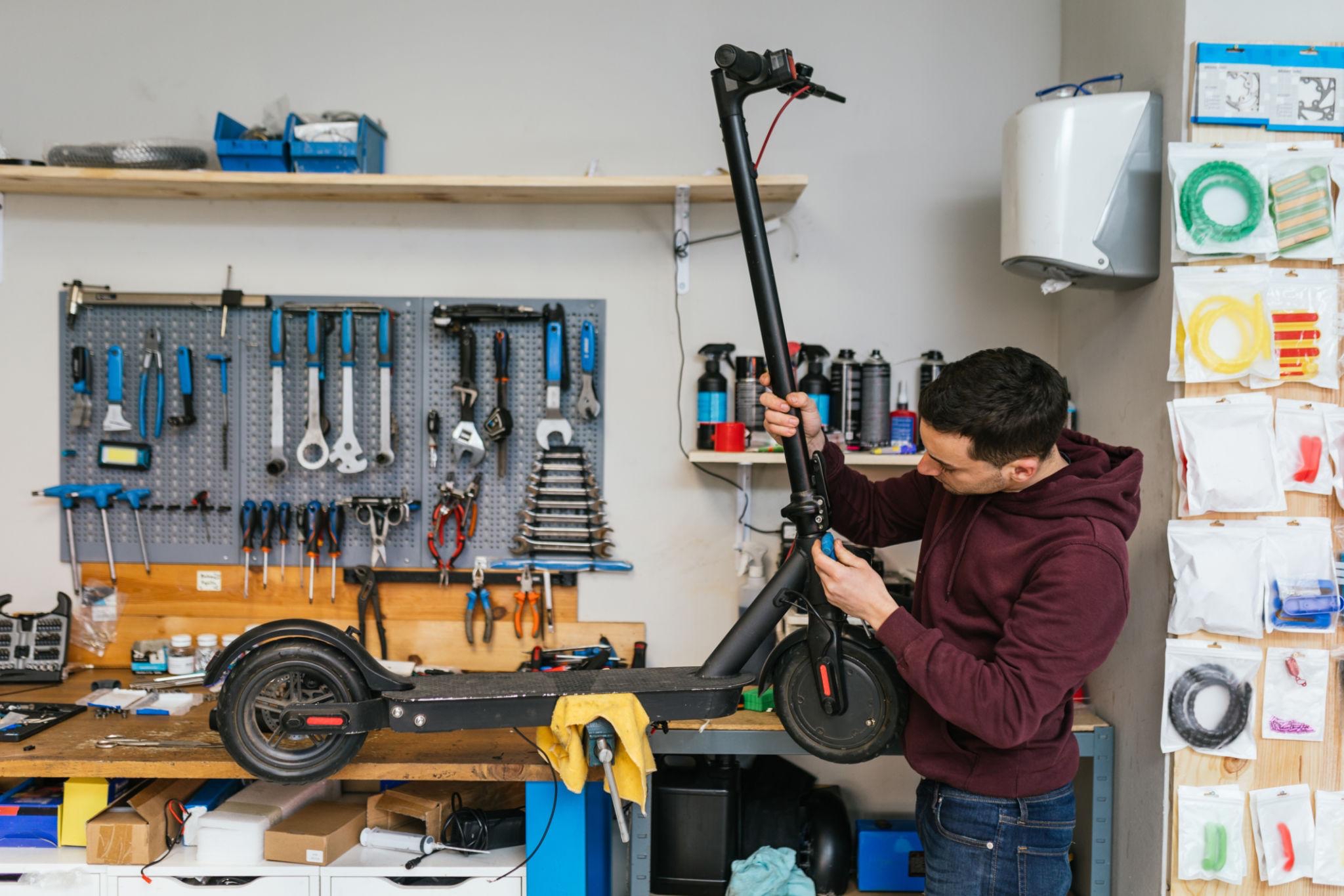 Wackelige und lockere E-Scooter Lenkstange